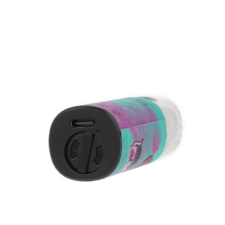 Le port USB et le système d'airflow de la puff rechargeable Tornado RandM de Fumot