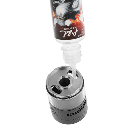 Le remplissage de l'atomiseur Hellbeast RTA de chez Hellvape