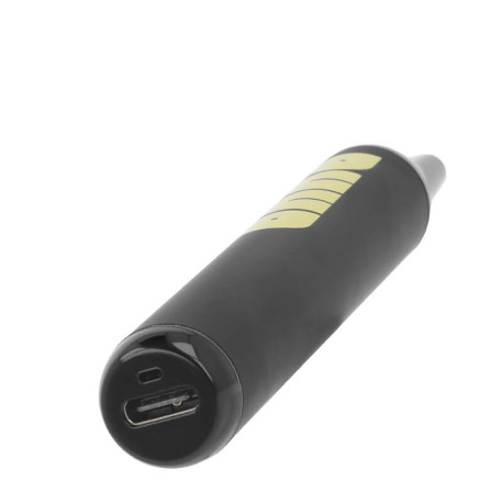 Le port USB-C de la puff PUUD Code Red CBD de chez Marie Jeanne