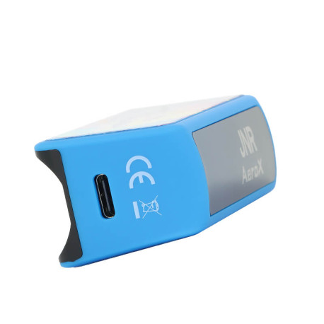 Le port USB-C de la puff rechargeable Blue Razz Cherry de JNR