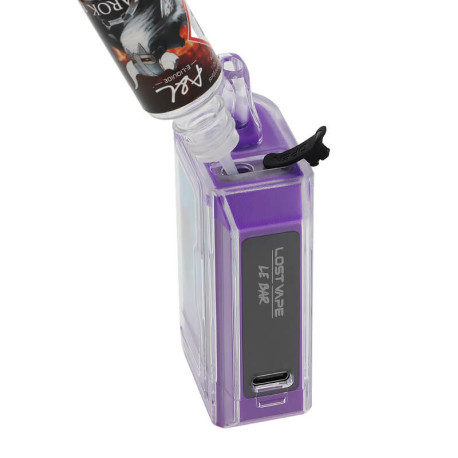Le remplissage de la Puff Rechargeable Le Bar 45K Raisin Cassis Glacé de Lost Vape