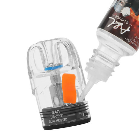 Le remplissage de la cartouche du pod Pixo Max de Aspire