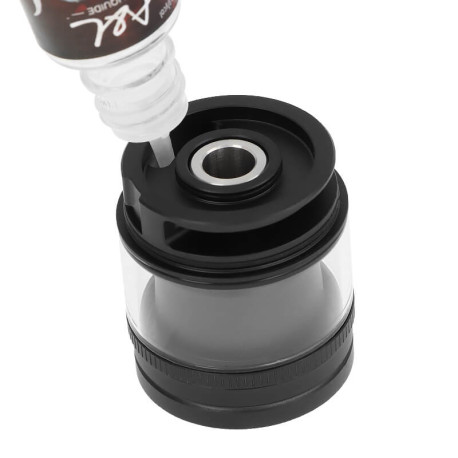 Le remplissage de l'atomiseur Emperor RTA par le fabricant Early Bird