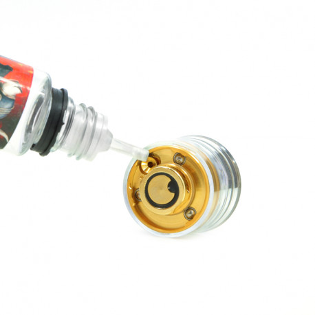 The filling of the clearomizer of Dotmod's Dotstick 1,650mAh kit