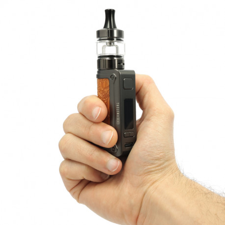 The handling of Lost Vape's Thelema Mini kit
