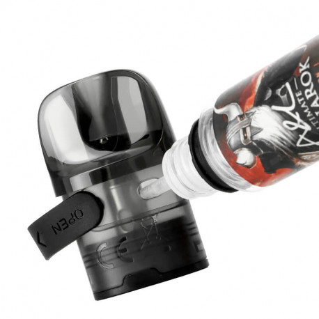 The filling of the cartridge of Lost Vape's Thelema Elite 40 podmod
