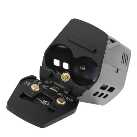The dual battery compartment of the Republic Squonk Dual Box by Grimm Green & Vaperz Cloud