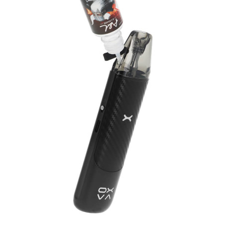 The filling of OXVA's NeXlim Go podmod