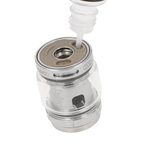 The filling of Voopoo's Uforce-X II clearomizer