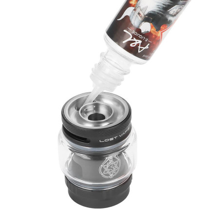 The filling of the clearomizer of Lost Vape's Centaurus M100 kit