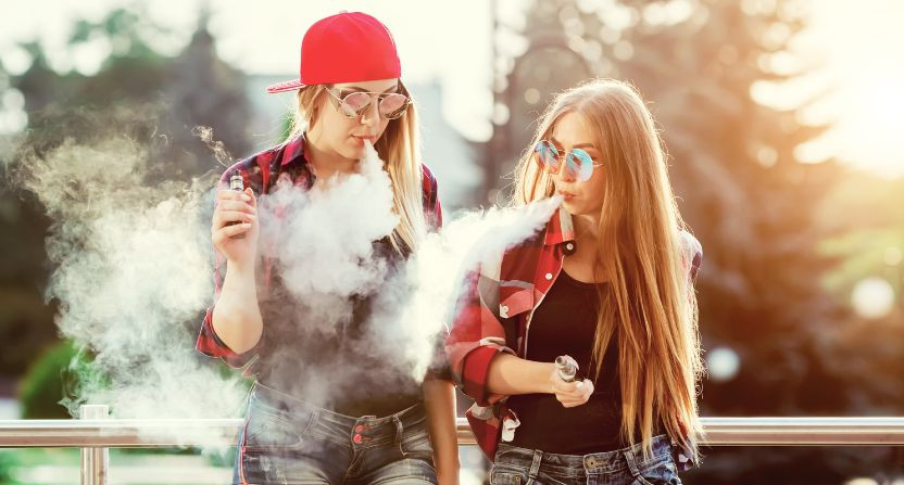 Partager sa cigarette électronique : bonne idée ou à éviter ?