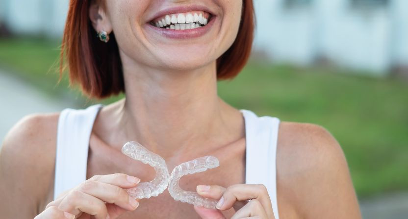 Vapoter avec une gouttière : est-ce risqué pour vos dents ?