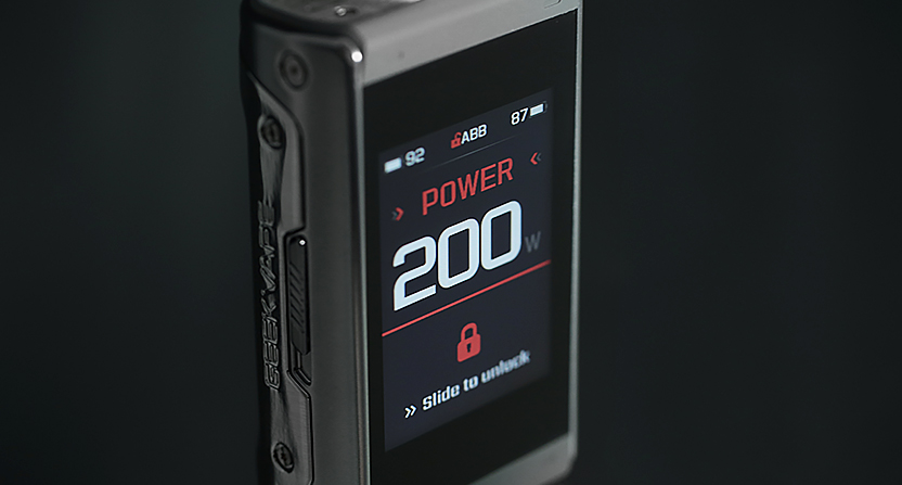 L'écran tactile de la box T200 par Geek Vape en position Power