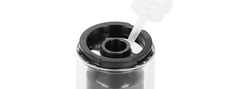Le remplissage de l'atomiseur Stalk RTA 24mm de chez Republic of Vape