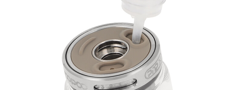 Le remplissage du clearomiseur Uforce-X II de chez Voopoo