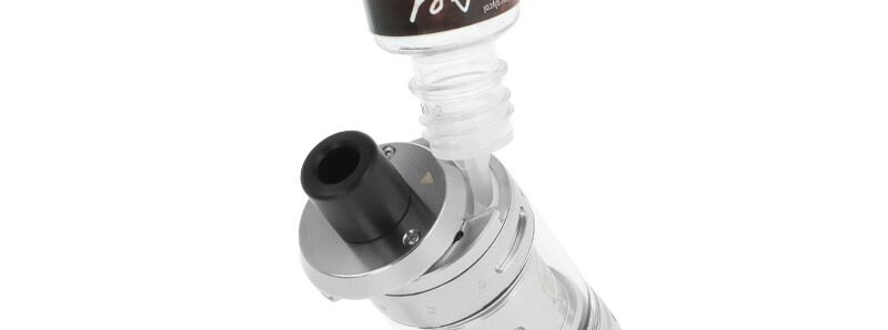 Filling Vaponaute's VT26 clearomizer