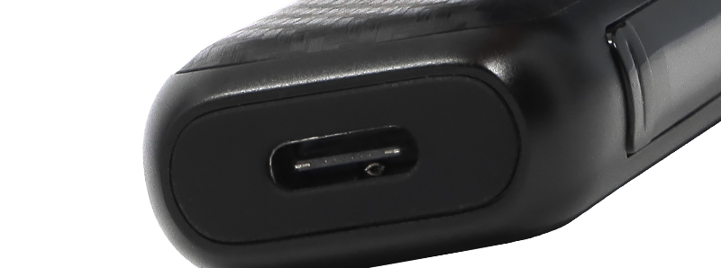 Le port USB-C de rechargement du pod Argus par Voopoo