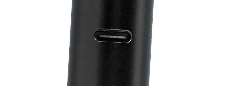 Le port de rechargement USB-C du pod Doric 20 SE par Voopoo