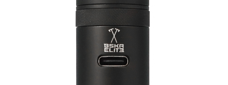 Le port USB-C du kit BSKR Elite par Vandy Vape