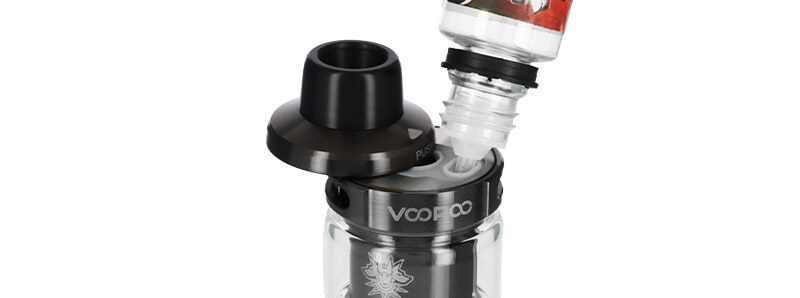 Top filling of the Uforce-X clearomizer on Voopoo's Drag 5 kit