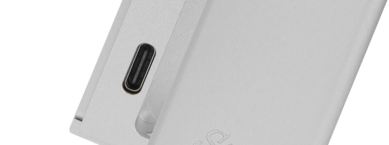 Le port USB-C du kit Stubby V2 AIO de Early Bird X Vaping Bogan