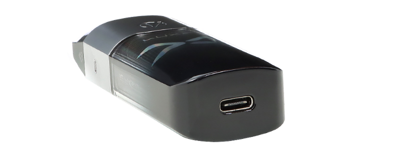 Le port USB-C de rechargement du pod Luxe X par Vaporesso