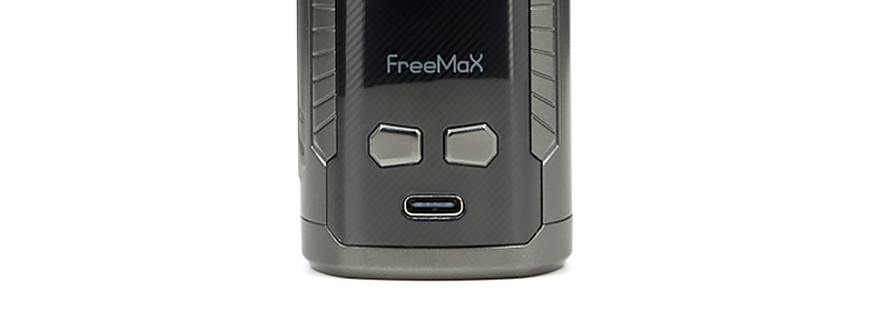 Le port micro-USB de rechargement du kit Maxus Max par Freemax