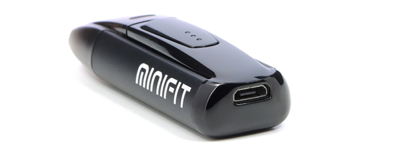 Le port micro-USB de rechargement du pod Minifit par Justfog