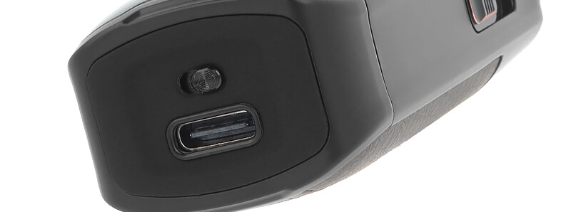 Le port de chargement USB-C du pod Luxe XR Max par Vaporesso