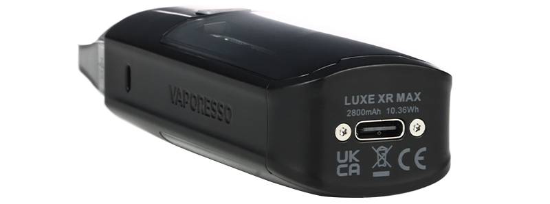 Le port de rechargement USB Type C du pod Luxe XR Max par Vaporesso