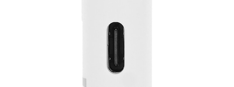 The USB-C port of RELX's No Cloud Strawberry Ice Smooth podmod