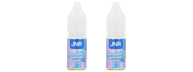 Les deux flacons de e-liquide Blueberry Raspberry Cherry de chez JNR