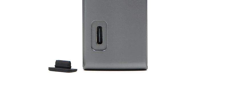 Le port de rechargement en USB-C du kit Stubby AIO par Suicide Mods