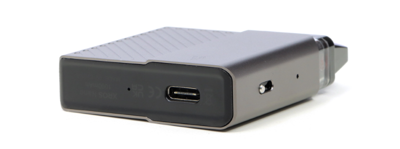 Le port USB-C de rechargement du pod XROS Nano par Vaporesso