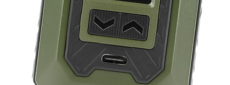 Le port de rechargement USB-C de la box Armour Max par Vaporesso