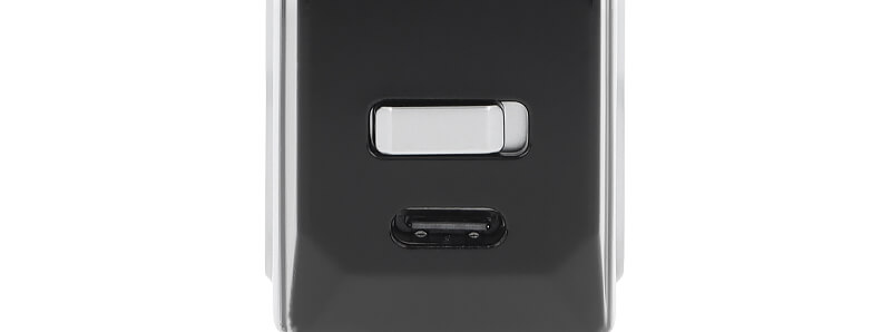 Le port USB-C de la box Thelema Solo 100 Pro par Lost Vape