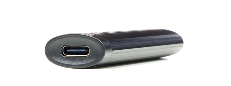 Le port USB-C de rechargement pour batterie Essential Pod par RELX