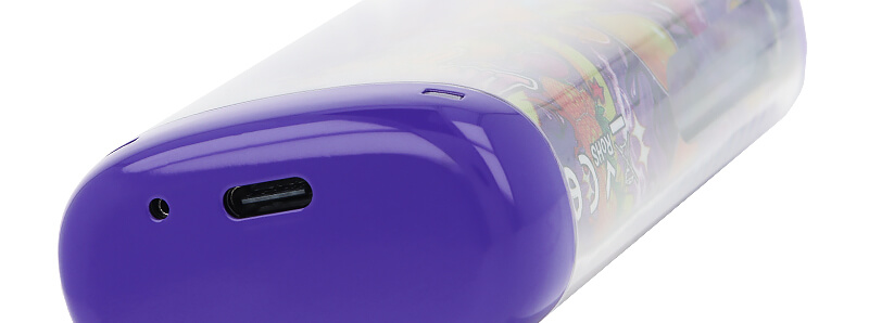 The USB-C port of Tornadoliq's Crazy Puff Mango Passion Fruit puff