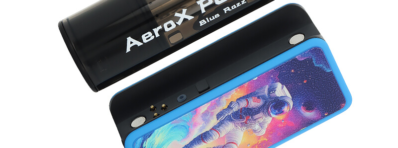 La connexion magnétique de la puff rechargeable Blue Razz Cherry AeroX de JNR