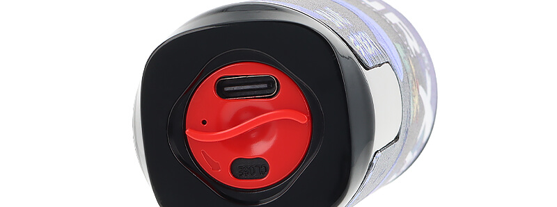 The USB-C port of JNR and Fighter Fuel's Blue Shigeri Refillable Puff