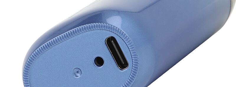 The USB-C port of Vaporesso's Limonade Framboise Bleue Dojo Blast rechargeable puff
