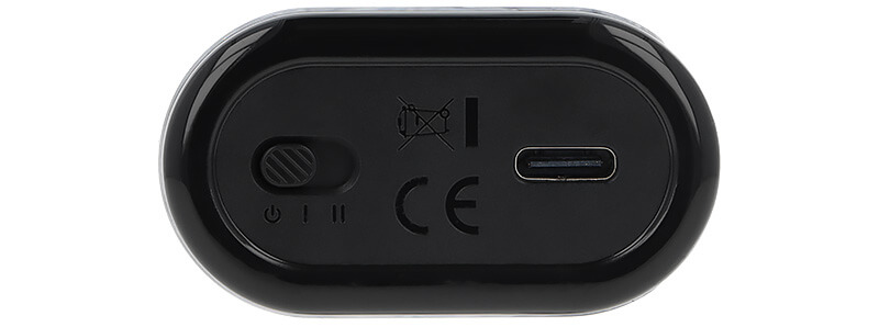 The USB-C port and the sliding button of Maison Fuel's Fighter X Shigeri 32K refillable puff