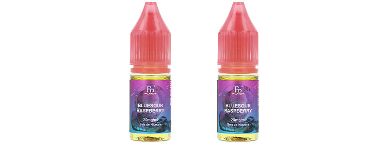Les deux flacons de e-liquide BlueSour Raspberry de la puff rechargeable Tornado RandM par Fumot