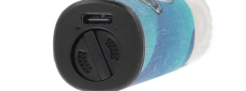 Le port USB et le système d'airflow de la puff rechargeable Tornado RandM de Fumot