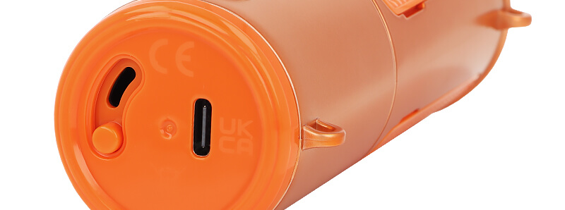 The USB-C port of JNR's Shishasip 35K puff